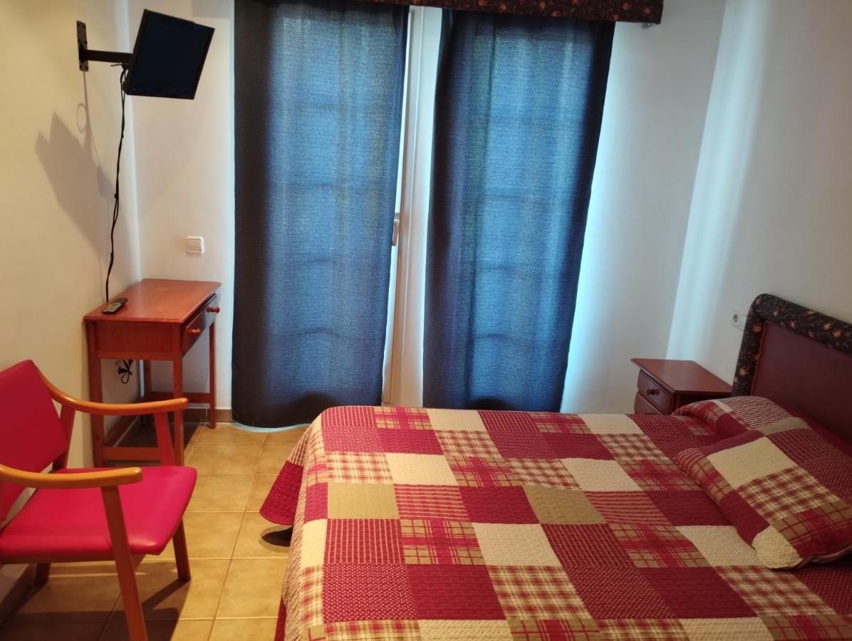 Hostal Restaurant Paca 利乌玛 外观 照片
